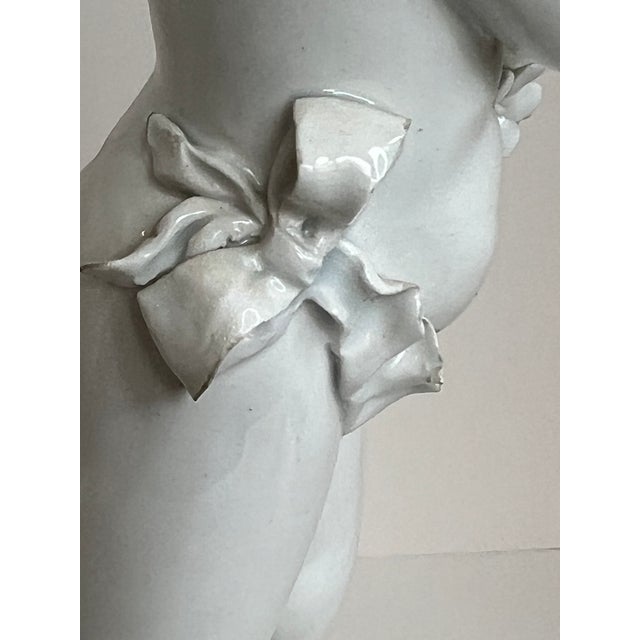 1960s Mid-Century Italian Porcelain Cherub Figures With Floral Garlands Vases a Pair For Sale - Image 5 of 15