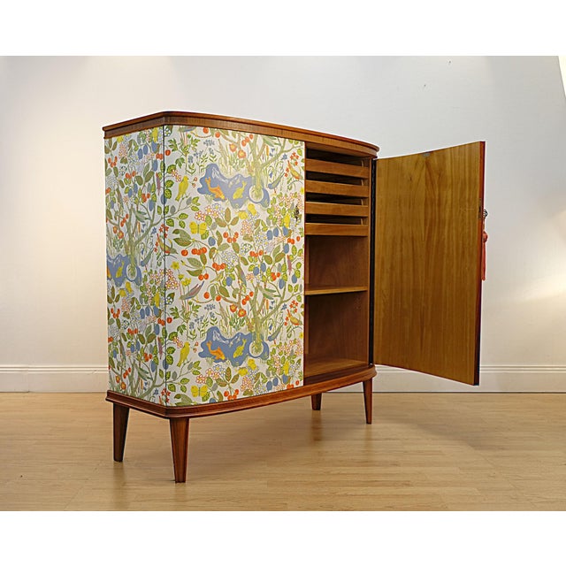 Swedish Cabinet with Josef Frank Paradiset Nordens Flora, Sweden, 1950s For Sale - Image 4 of 12