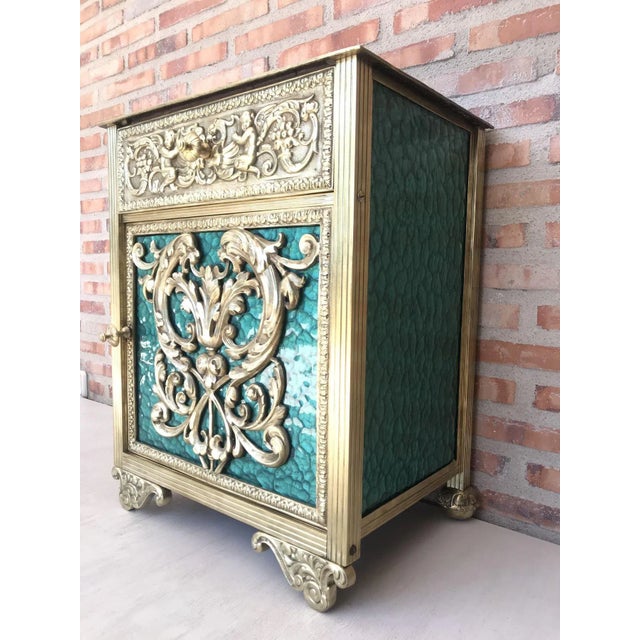 Antique Louis XVI Bronze Vitrine Nightstands with Green Glass Doors and Drawer, Set of 2 For Sale - Image 3 of 18