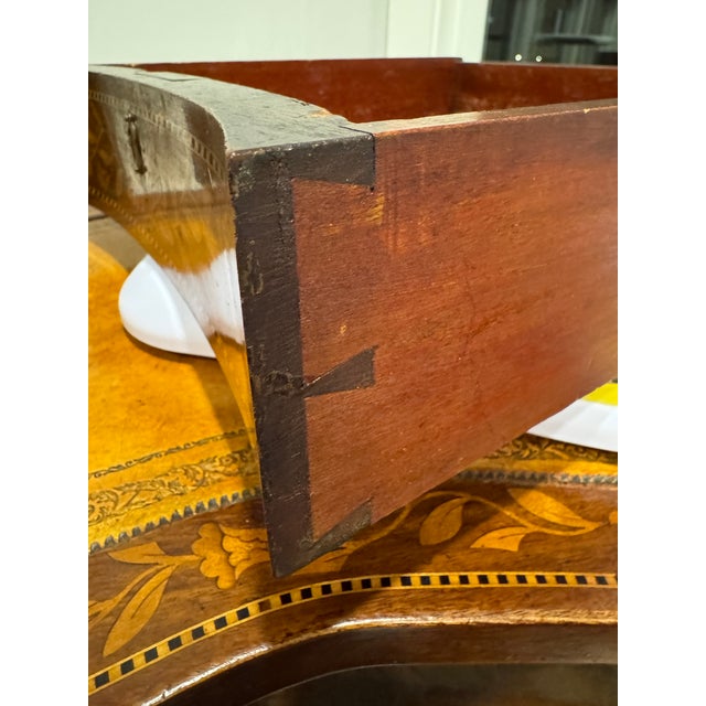 Wood Continental Neoclassical Revival Inlaid Kidney-Form Writing Desk With en Suite Chairs, Early 20th Century For Sale - Image 7 of 10