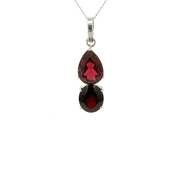 Classic 9.4 Carat Red Garnet Pendant for Women Set in 925 Silver For Sale - Image 4 of 18