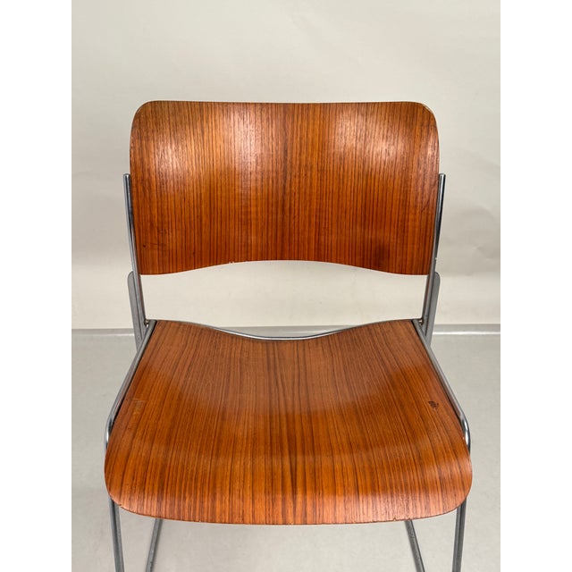 1970s Pair of Original Chrome and Plywood 40/4 Stackable Chairs by David Rowland For Sale - Image 17 of 18