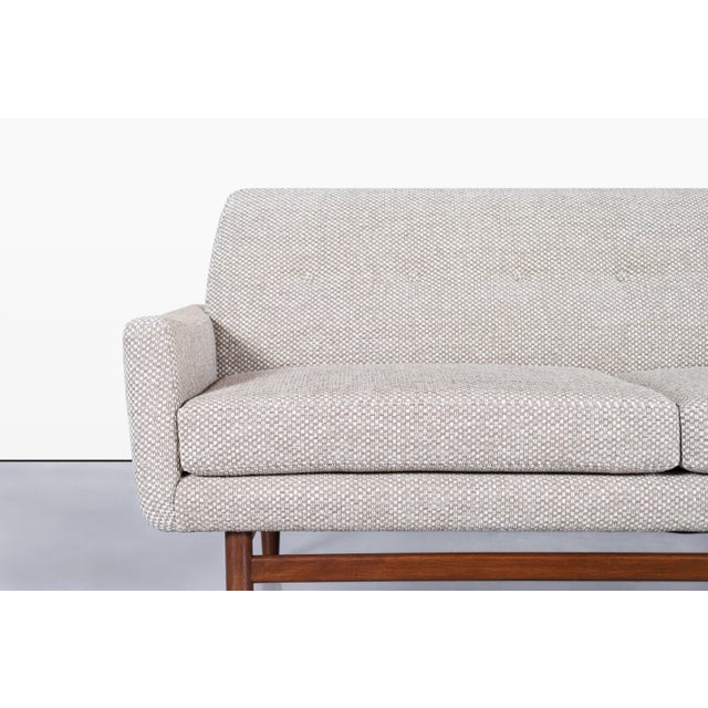 Mid-Century Modern Sculptural Walnut Sofa, 1960s For Sale - Image 4 of 14