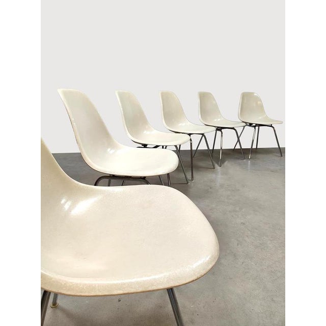 What a catch these Charles & Ray dining chairs! These awesome vintage dining chairs consist of 6 original vintage ‘faded...