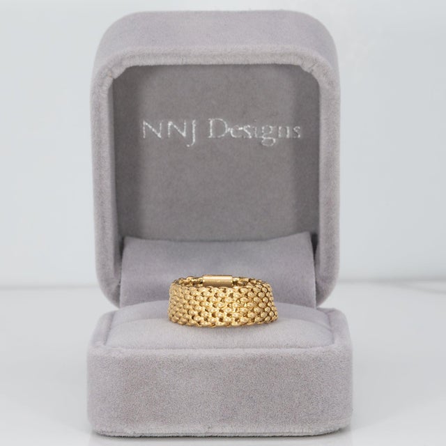 Modern Flex Estate Band in Solid 14k Yellow Gold – Comfortable Everyday Gold, Size 9.75 For Sale - Image 3 of 6