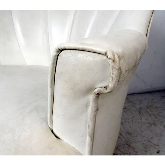 1960s Mid-Century Modern White Vinyl Lounge Chair For Sale In New York - Image 6 of 8