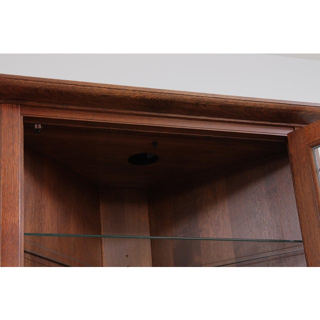 2000 - 2009 Stickley Mission Oak Leaded Glass Corner Cabinet For Sale - Image 5 of 18