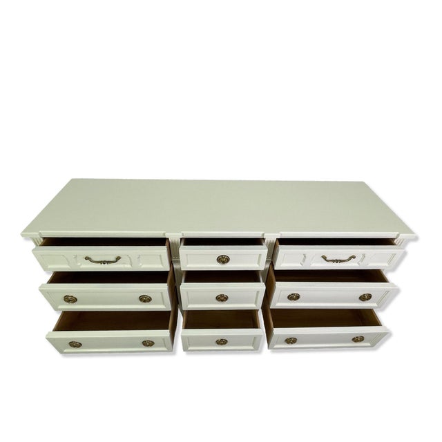 Wood American of Martinsville Lacquered Dresser in Off-White With Brass Hardware, Transitional Style, 1970s For Sale - Image 7 of 17