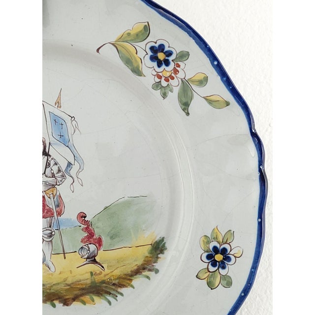 Faïence Plate With Joan of Arc, France, 19th Century For Sale - Image 4 of 10