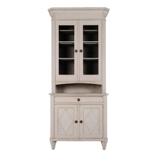 Gustavian Display Cabinet in Light Grey with Patina, 1790s For Sale
