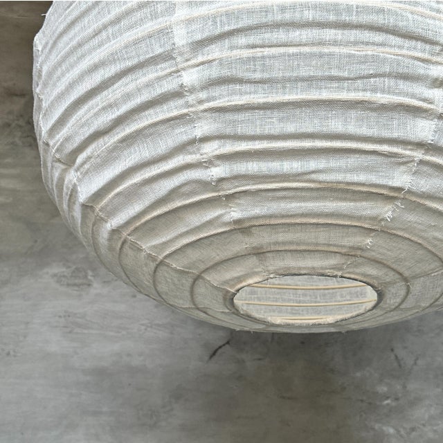 Japanese-Style Teardrop-Shaped Pendant Light in Rattan and Natural Linen, 1980s For Sale - Image 4 of 18