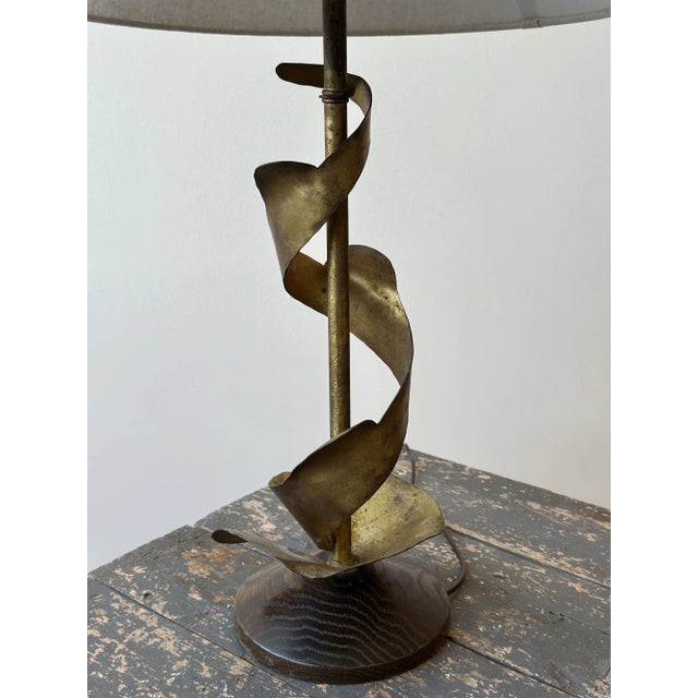 Gold Vintage Spiraling Gilt Metal Table Lamp With Oak Base Attributed to Yasha Heifetz, Circa 1950s For Sale - Image 8 of 14