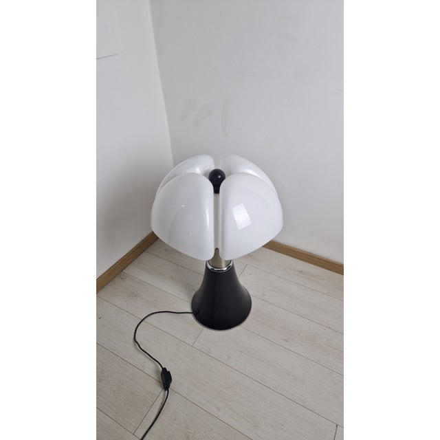 Mid-Century Modern Large Brown Pipistrello 620 Table Lamp by Gae Aulenti for Martinelli Luce, 1980s For Sale - Image 3 of 13