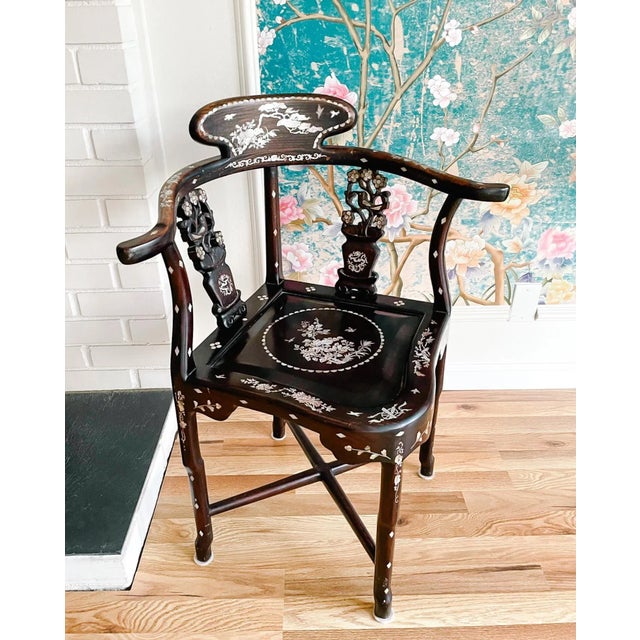 Mid 20th Century Vintage Chinese Dark Rosewood Mother of Pearl Inlay Corner Chair For Sale - Image 5 of 10