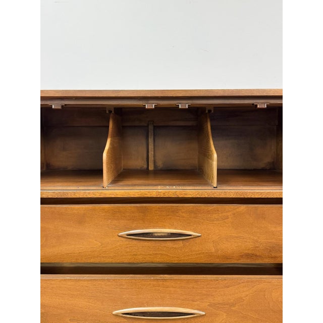 Vintage Chest Broyhill Sculptra MCM Gentleman's Tallboy Three Drawer Cabinet Dresser For Sale - Image 14 of 18