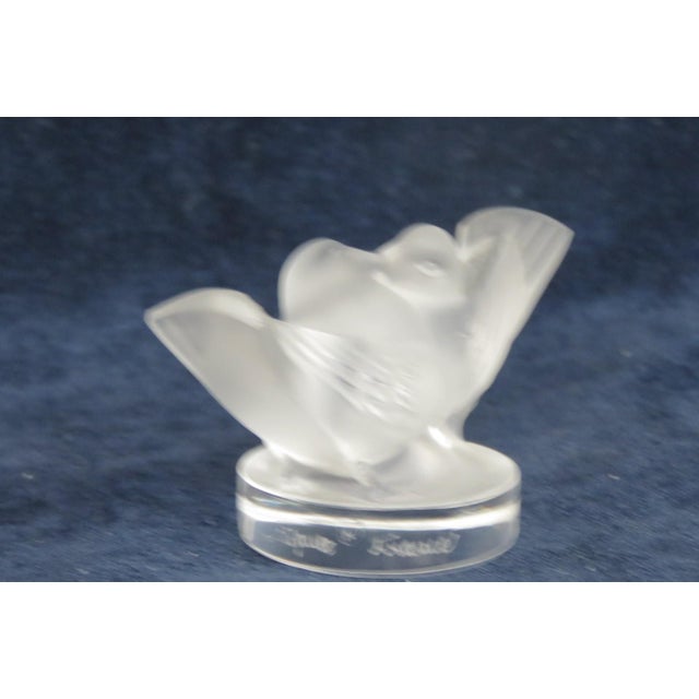 Late 20th Century Lalique France Satin Crystal Lovebirds Kissing Doves Figurine Paperweight 5199b For Sale - Image 5 of 9