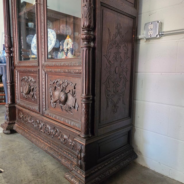 Gorgeous 19th Century French Carved Oak Bookcase With Turned Supports and Decorative Frieze For Sale In Atlanta - Image 6 of 18