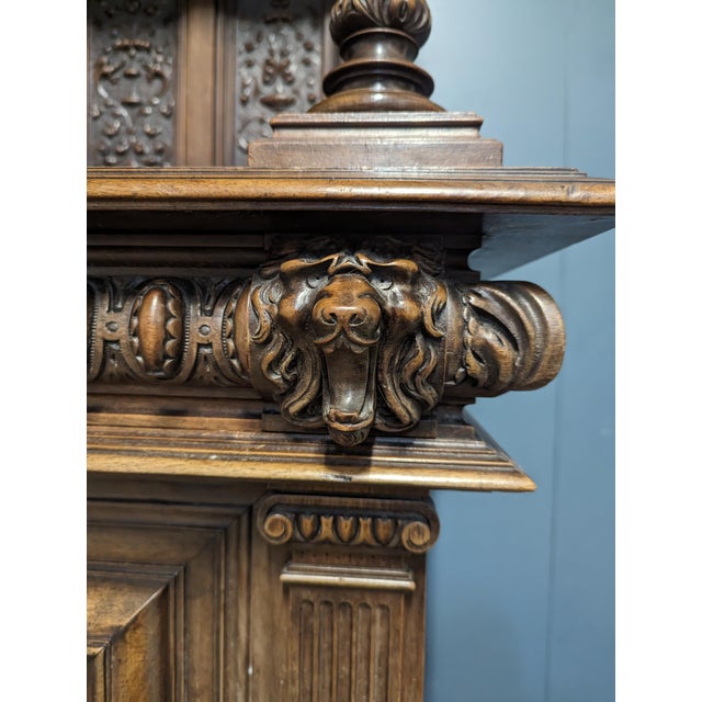 Renaissance Style Buffet in Walnut For Sale - Image 12 of 18