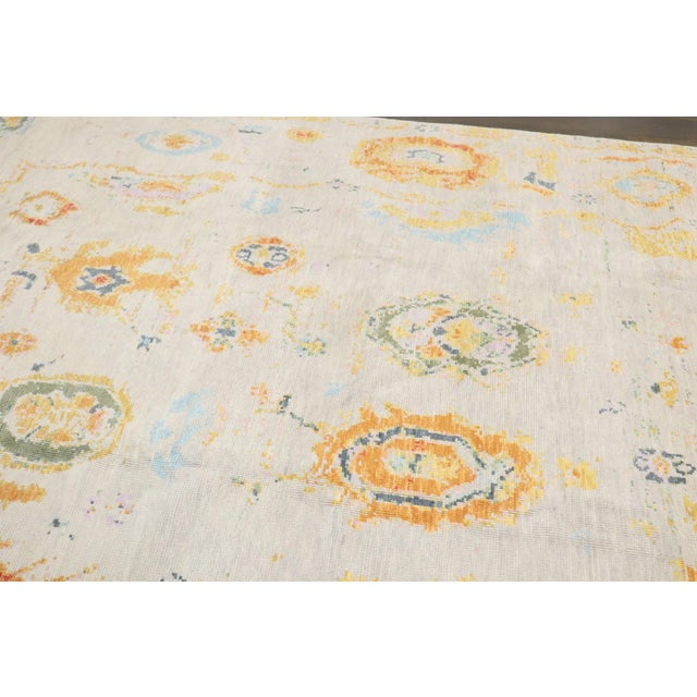 Contemporary Turkish Borderless Rug no. j5307 For Sale - Image 9 of 10