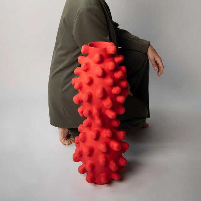 Ties Sculpture in Ceramic by Liliana Silva. Signed by Liliana Silva. Dimensions: W 32 x D 32 x H 55 cm. Materials:...