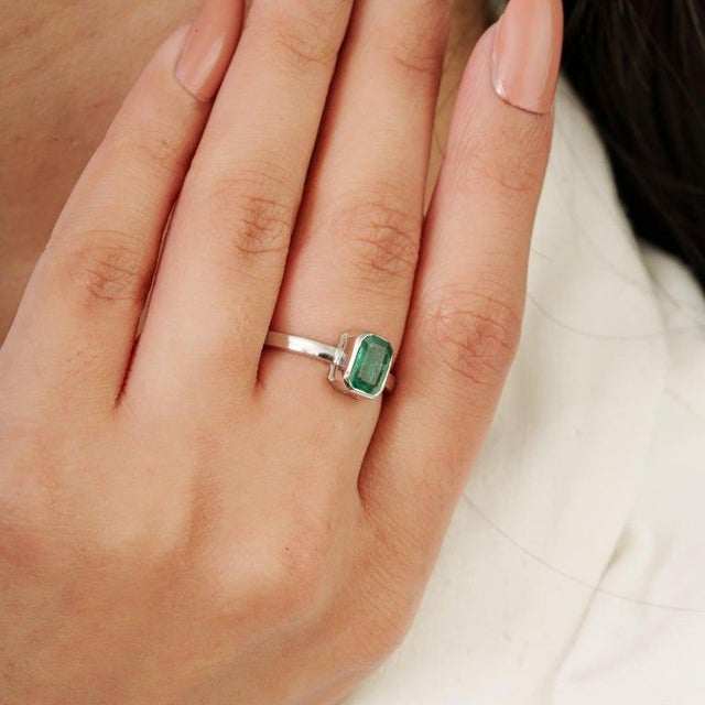 Metal Natural Emerald Bezel Set Solitaire Ring in 925 Sterling Silver - Size 8.5 For Sale - Image 7 of 12