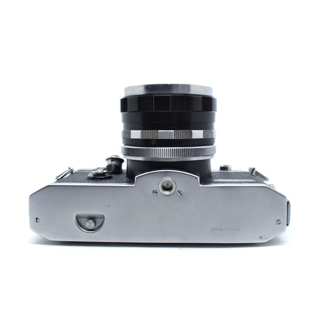 Black Mid 20th Century Petri Flex v 35mm SLR Camera Manufactured by Kuribayashi Japan For Sale - Image 8 of 10