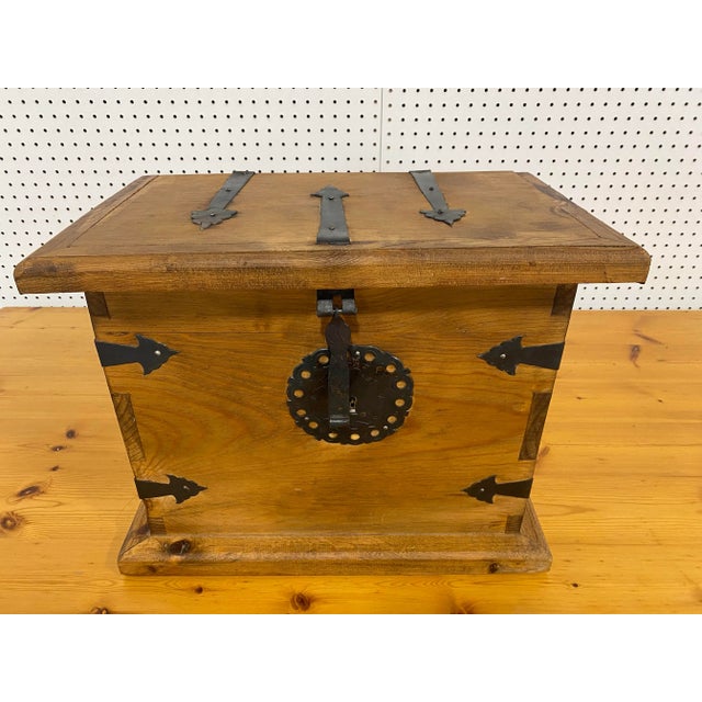 Vintage Handmade Rustic Pine Chest. For Sale In Philadelphia - Image 6 of 10