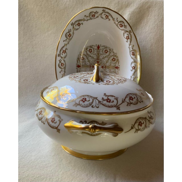 Ceramic Stunning Royal Chelsea "Cardinal" Serving Bowls - Pristine 1960s English Bone China With Lavish 24k Gold For Sale - Image 7 of 18