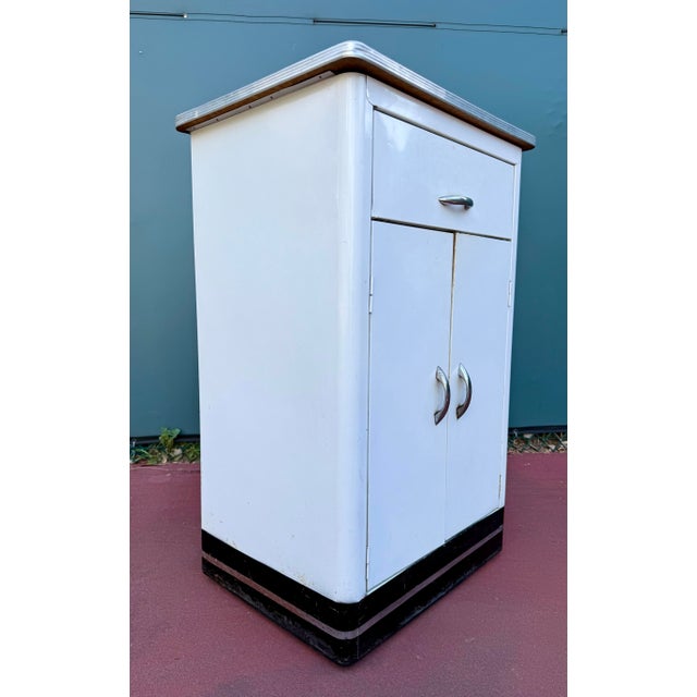 Art Deco 1940s Art Deco White Metal Utility Cabinet With Chrome Details For Sale - Image 3 of 17