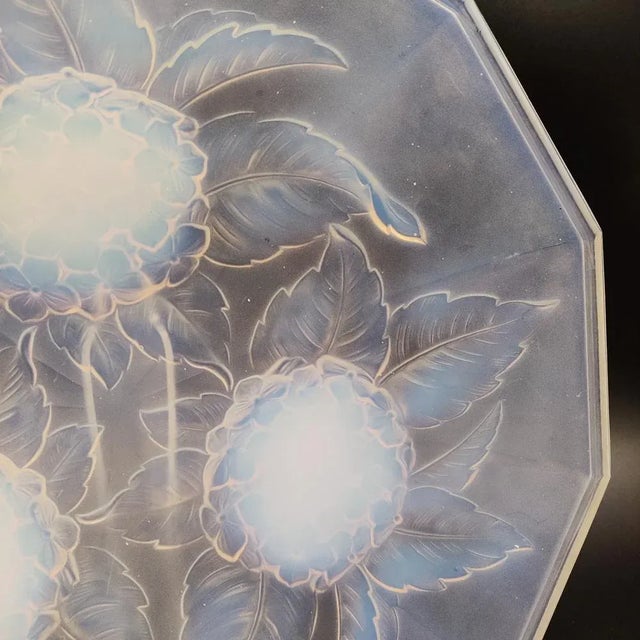Art Deco French Opalescent Glass Bowl with Hydrangea Motif, 1920s For Sale - Image 3 of 5
