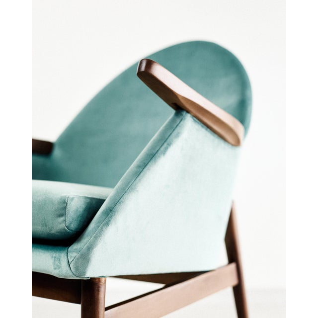 Clam Shaped Chairs, 1970s For Sale - Image 4 of 7