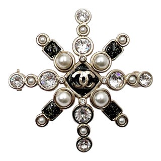 Chanel Gold CC Star Black Bead Pearl Crystal Small Brooch For Sale