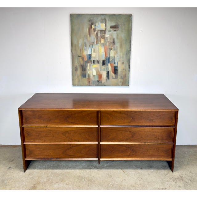 Mid-Century Modern 1950’s T H Robsjohn Gibbings for Widdicomb 6 Drawer Walnut Dresser Chest of Drawers For Sale - Image 3 of 12