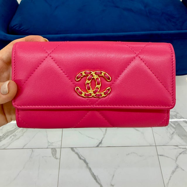 Chanel CC Logo Quilted Lambskin Leather Pink Gold-Tone Hardware Flap Long Wallet For Sale - Image 10 of 10