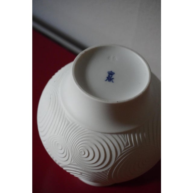 Vintage German Vases in Biscuit Porcelain from Ak Kaiser, 1960s, Set of 2 For Sale - Image 9 of 11