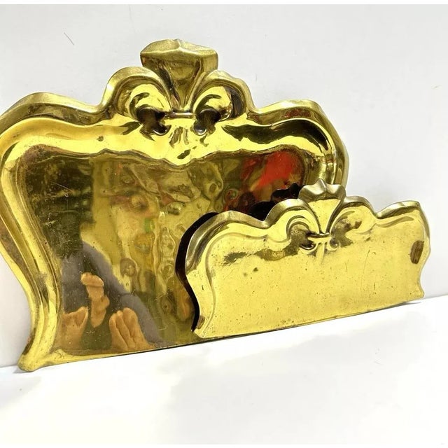Vintage Brass Table Crumber Set – Fleur-De-Lis Decorative Crumb Catcher & Dustpan For Sale - Image 11 of 11