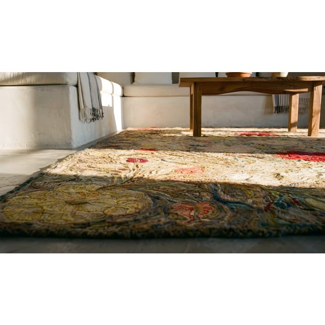 1880s Beige Floral Classic Folk Art Antique American Hooked Knotted Wool Rug For Sale - Image 11 of 12