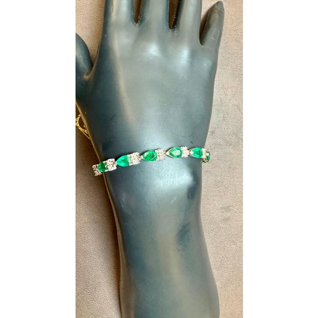 9 Ct Natural Brazil Emerald & Diamond Tennis Bracelet 14 Karat Yellow Gold 7 " For Sale - Image 9 of 18