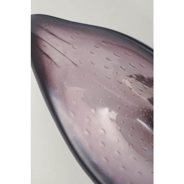 Large Art Glass Bowl with Violet Hue and Air Bubbles from Sölvehyttan, Sweden, 1970s For Sale - Image 4 of 5