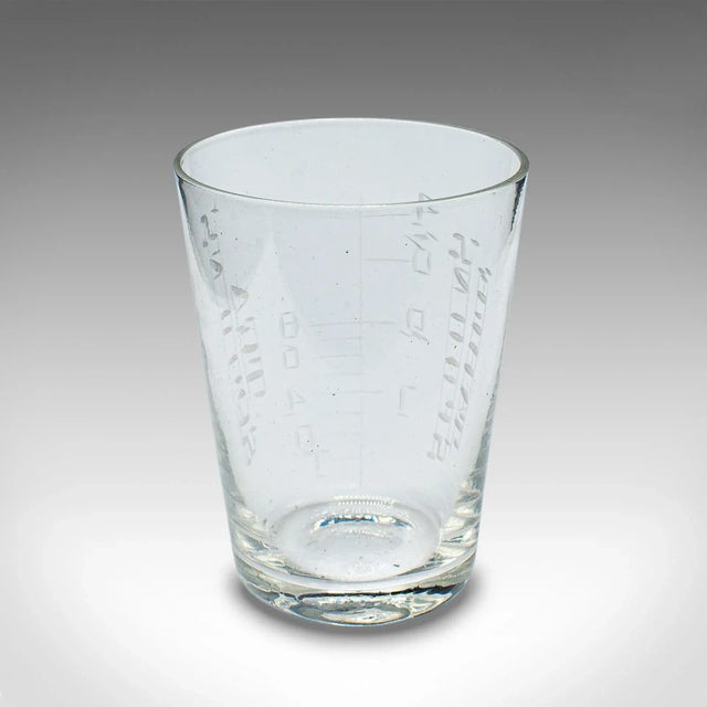 Late 19th Century 1900s Antique Victorian English Glass Pharmacist's Medicine Cup For Sale - Image 5 of 13