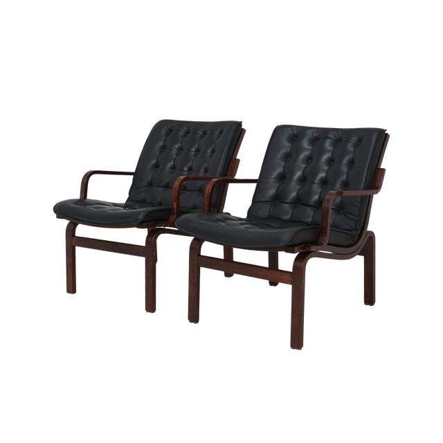 31.25"h, 24.5"w, 29.5"d, 17.25" seat height - Dark-stained beech, tufted black pebbled leather upholstery - Condition:...