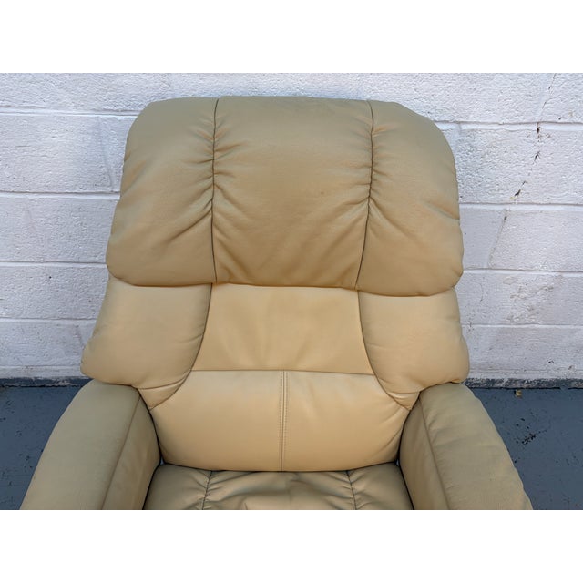 Mid 20th Century Leather Reclining Lounge Chair & Ottoman For Sale - Image 9 of 12