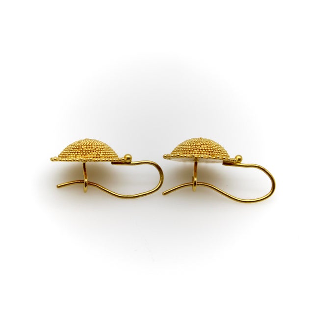 1980s Vintage 22k Gold Hand-Granulated Sunflower Earrings, Pair For Sale - Image 5 of 10