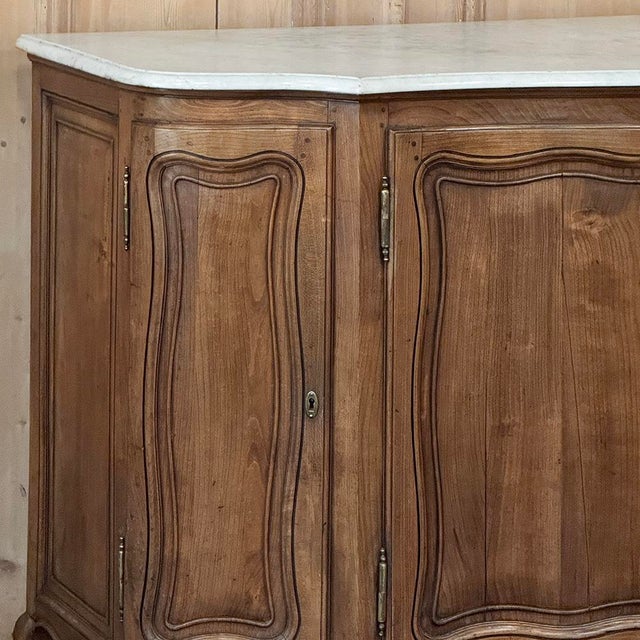 Late 18th Century 18th Century French Louis XV Walnut Buffet ~ Credenza With Carrara Marble For Sale - Image 5 of 18