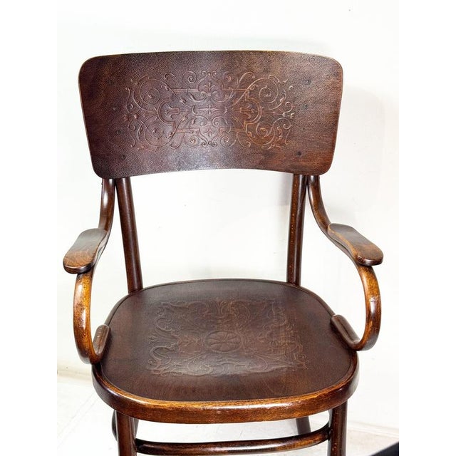 Wooden parts made of beechwood has been refurbished and finished by shellac - original springs - needs to be reupholstered...