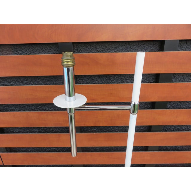 Monix Floor Lamp with Chromed Brass and White Lacquered Metal from Monix, 1970s For Sale - Image 6 of 7