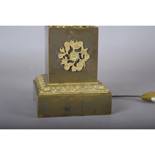 Brown Antique Neoclassical Louis XVI Style Bronze Column Table Lamp with Gilt Accents, Europe, 19th Century For Sale - Image 8 of 10