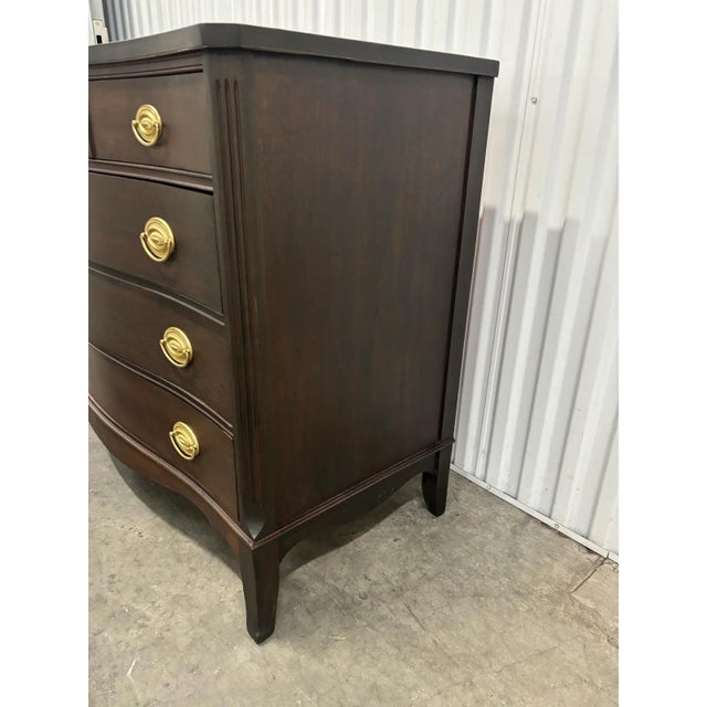 Mid 20th Century Colonial Serpentine Hepplewhite Mahogany Chest For Sale - Image 5 of 12