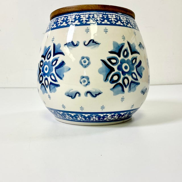 Cornflower Blue Late 20th C Boho Chic Scandinavian Gustavian Style Ceramic Jar Vase With Wood Lid. For Sale - Image 8 of 11