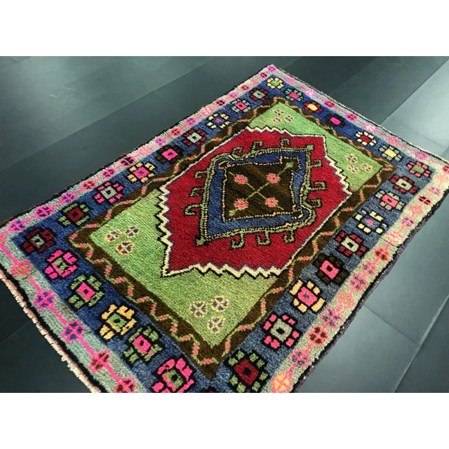 Traditional Anatolian Aztec Vintage Blue Green Pink and Red Turkish Oushak Rug For Sale In Phoenix - Image 6 of 12